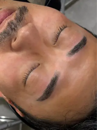 メンズ アイブロウ BARBER MIKI所属・BARBERMIKI メンズアイブロウの眉毛・アイブロウイメージ