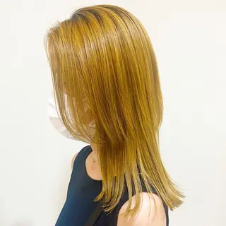 セミロング カラー ANNA /艶髪/ハイトーンのヘアスタイル