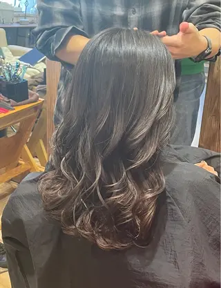 パーマ ARMONY所属・縮毛矯正、コテ巻き風 パーマのプロ、横山のヘアスタイル