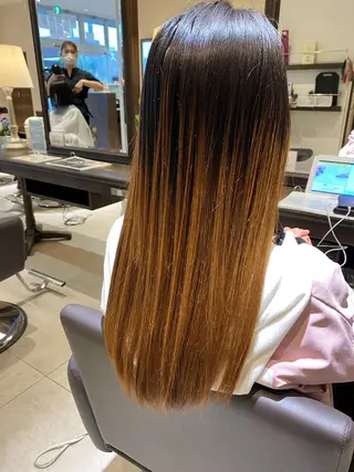 ロング エイジングケア、白髪 ぼかしヒキマカイトのヘアスタイル