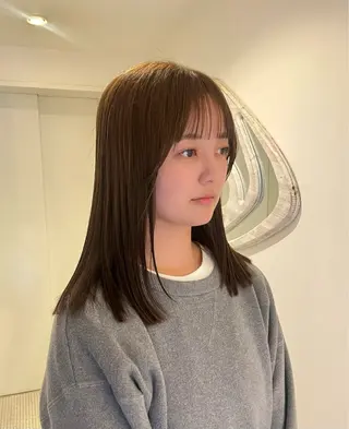 ミディアム あやか/ベージュ /透け感カラーのヘアスタイル