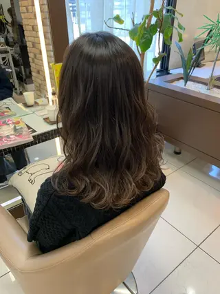 セミロング カラー ママ美容師まつげ 🤍まき🤍のマツエク・マツパデザイン