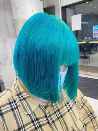 ショート カラー メンズ JuNブリーチに 縮毛矯正するプロのヘアスタイル