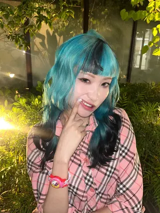 セミロング カラー ヘアアレンジ 原宿・デザインカラー YUI🤍ྀིのヘアスタイル