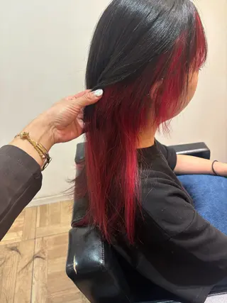 ロング カラー アース　品川店所属・アートディレクター 尾内 友美のヘアスタイル