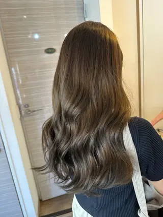 セミロング カラー Liere Muuのヘアスタイル