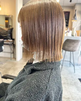 ミディアム YURIK Aのヘアスタイル