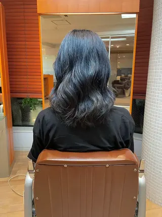 カラー L'arte所属・松並 直のヘアスタイル