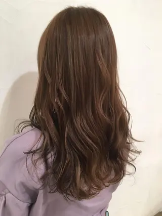 ロング カラー 乳井 悠香のヘアスタイル