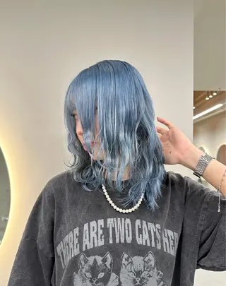 ミディアム SOL.所属・ハイトーンカラー/デ ザインカラー中川竜斗のヘアスタイル