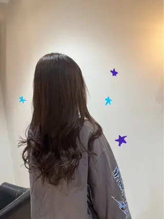 ロング カラー 郷右近 すずのヘアスタイル