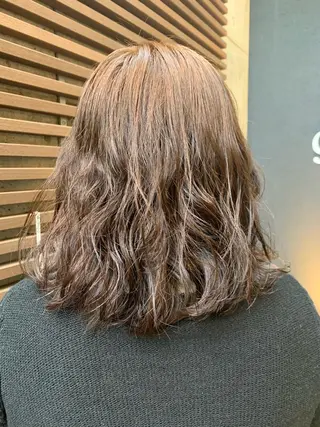 セミロング パーマ glow所属・嶋田 遥奈のマツエク・マツパデザイン