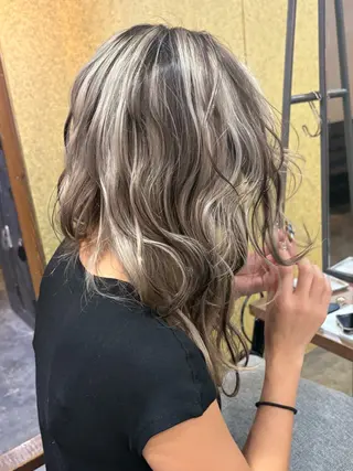 ミディアム 心斎橋ハイトーン/ カノンのヘアスタイル