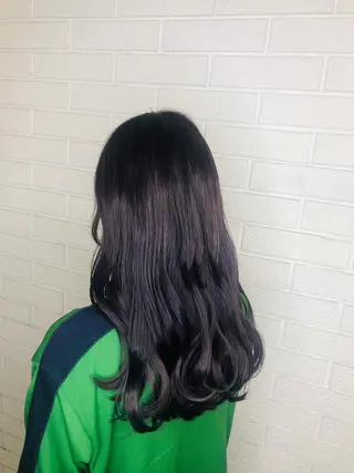 セミロング 艶カラー🩵💛 NANAのヘアスタイル