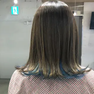セミロング カラー ORIKA 美容室のヘアスタイル