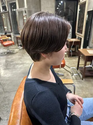 ショート yelm所属・🫒オリーブカラー ミディアムレイヤー✨のヘアスタイル