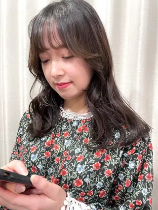 セミロング カラー revie所属・中村 友美のヘアスタイル