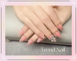 ミディアム トレンド ネイル スタジオのネイルデザイン