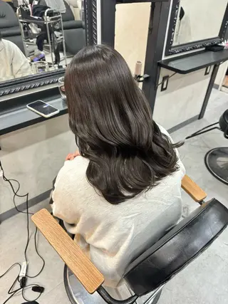 ミディアム カラー 井本翔太.髪質改善. ベージュ.グレージュのヘアスタイル