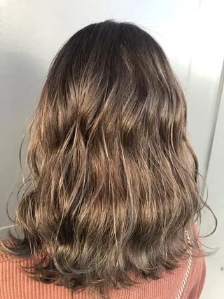 セミロング カラー 長谷川 沙紀のヘアスタイル