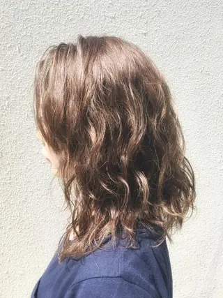 ミディアム 南 知佳のヘアスタイル