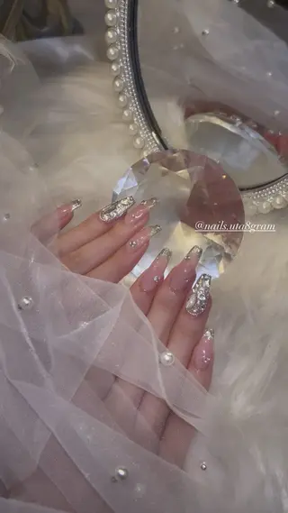 ネイル 𝐍𝐚𝐢𝐥 𝐬𝐚𝐥𝐨𝐧 𝐤𝐢𝐭𝐭𝐲所属・日妻 詩葉のネイルデザイン