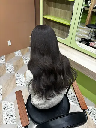 ロング シオン/艶髪/ グレージュカラーのヘアスタイル