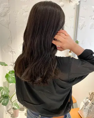 セミロング カラー 🩰オリーブ/ ベージュ松本咲花🩰のヘアスタイル