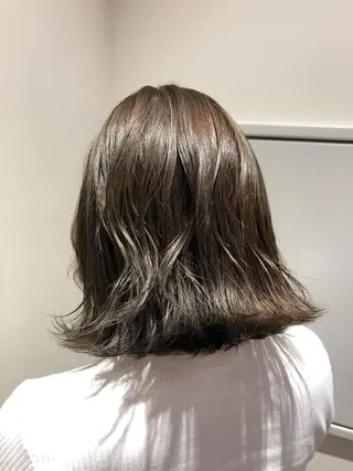 カラー 伊東 彩花のヘアスタイル