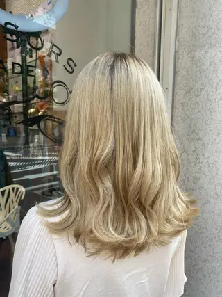 セミロング カラー haru .のヘアスタイル