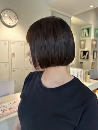 ショート カラー 塩澤 榛奈のヘアスタイル