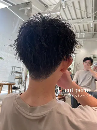 ショート パーマ メンズ 峯崎 葵のヘアスタイル