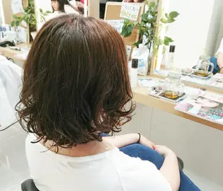 ショート パーマ 透明感ハイライト◎ 伊藤夏海のヘアスタイル
