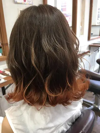 ミディアム カラー 塩崎 明菜のヘアスタイル