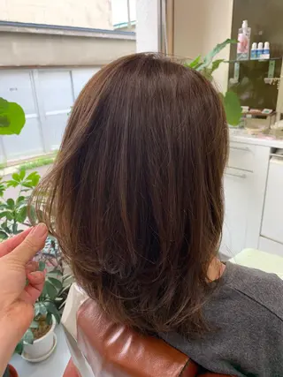 セミロング カラー ストウ ナナエのヘアスタイル