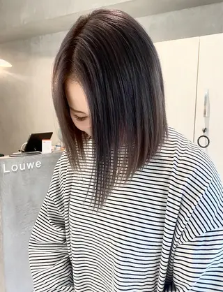 ショート まお♡レイヤーカット 耳ツボジュエリーのヘアスタイル