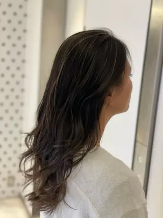 ロング カラー コテ巻きパーマ 藤野佑成のヘアスタイル