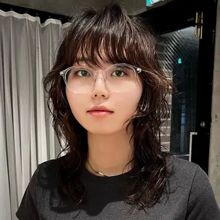 セミロング パーマ ウルフとデザイン カラーの神のヘアスタイル