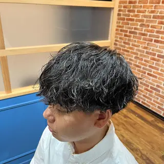 ミディアム パーマ メンズ 髪質改善 個室サロン Aurora 蔵前美容院所属・韓国式髪質改善 副店長コバリアオイのヘアスタイル