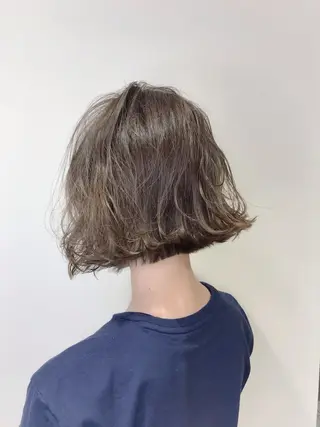 ショート カラー ボブ・レイヤーカット 吉敷航一のヘアスタイル