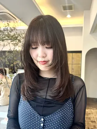 セミロング オオタ ユキのヘアスタイル