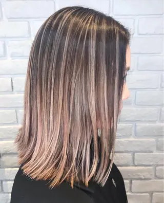 ミディアム カラー 森本 笑のヘアスタイル