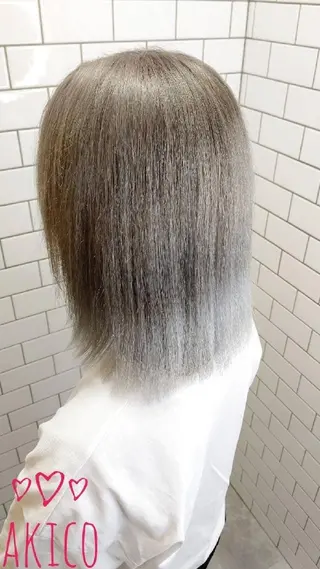ミディアム カラー LUXBE GALLERY なんば駅前店所属・ラックスビーギャラリ ー AKICOのヘアスタイル
