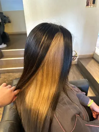 ロング カラー 安達 望のヘアスタイル