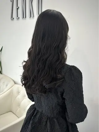 ロング パーマ コテ巻き風パーマ/ キミシマカイトのヘアスタイル