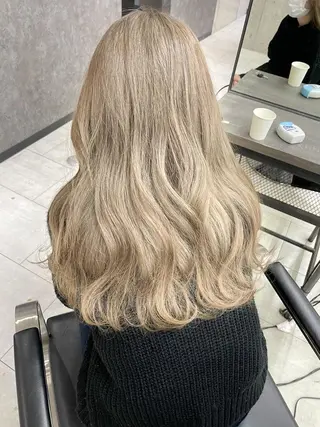 カラー Kvell&Co.所属・ハイトーン カラーのヘアスタイル