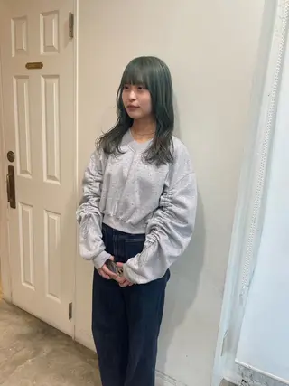 ミディアム カラー MIOベージュカラー 柔らかいカラーのヘアスタイル