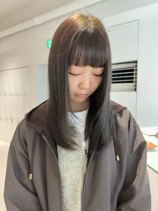 セミロング カラー MAO SHIRATOのヘアスタイル