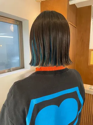 ショート カラー 坂田 友梨奈のヘアスタイル
