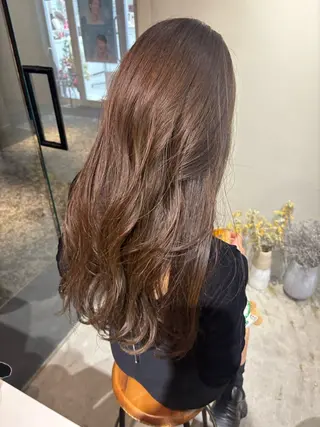カラー 🌷花屋併設🌷 岡本明日実のヘアスタイル